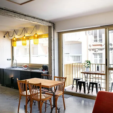 Le Carrere - Tres Elegant Avec Balcon شقة